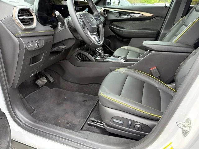Used 2024 Iridescent Pearl Tricoat Chevrolet ACTIV image 9