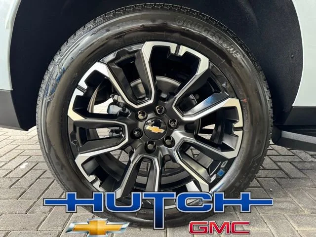 New 2026 Polar White Tricoat Chevrolet Premier image 9