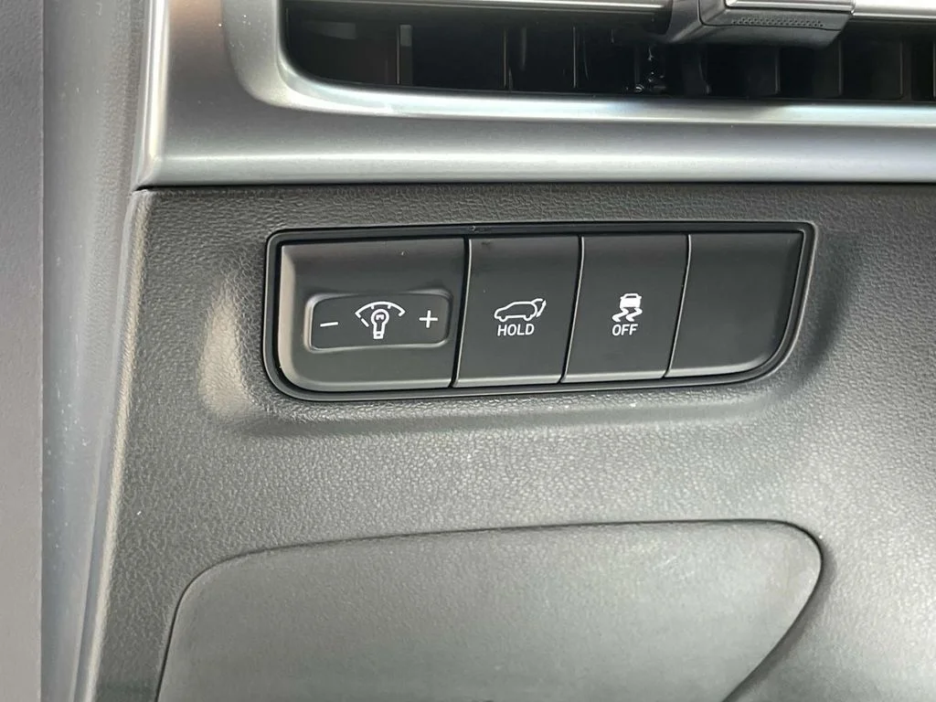 New 2025 White Hyundai SEL image 20