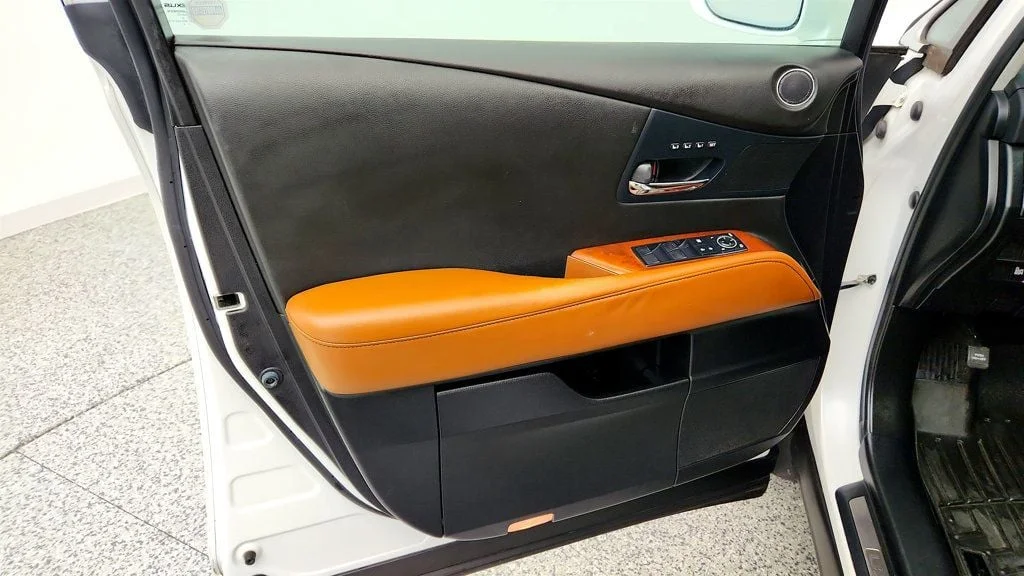 Used 2013 Starfire Pearl Lexus AWD 4dr w/ Navigation, Blind Spot Monitor & Heated/Cooled Seats image 11