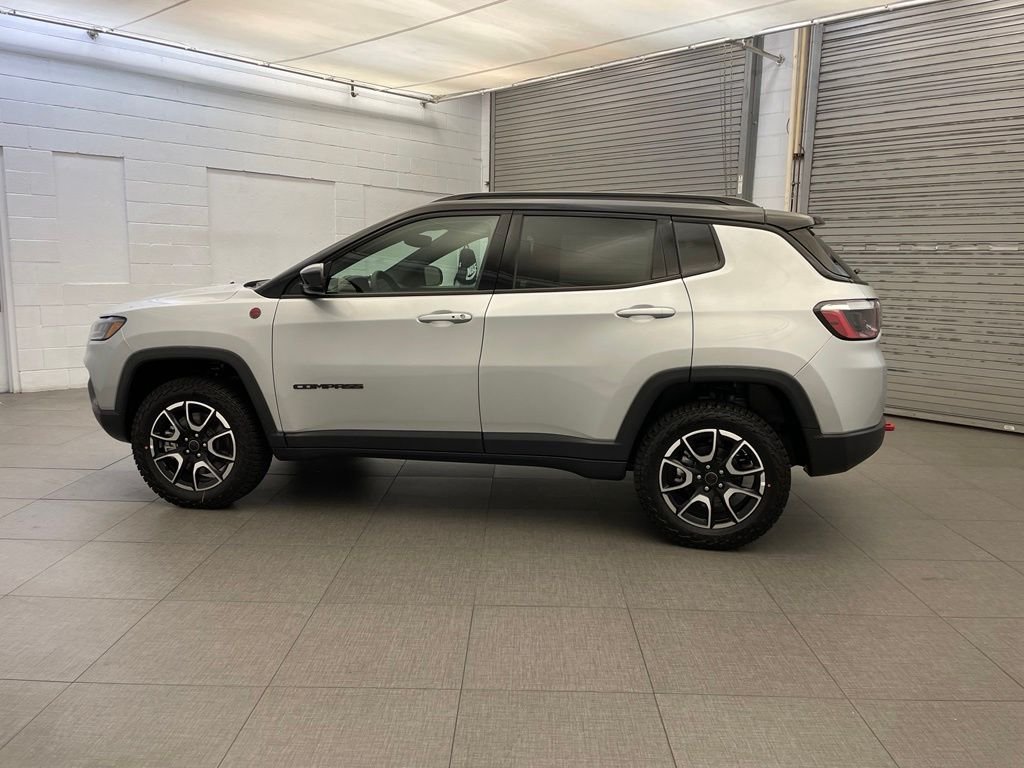 New 2026 Silver Zynith Metallic Clear-Coat Exterior Paint Jeep Trailhawk image 5