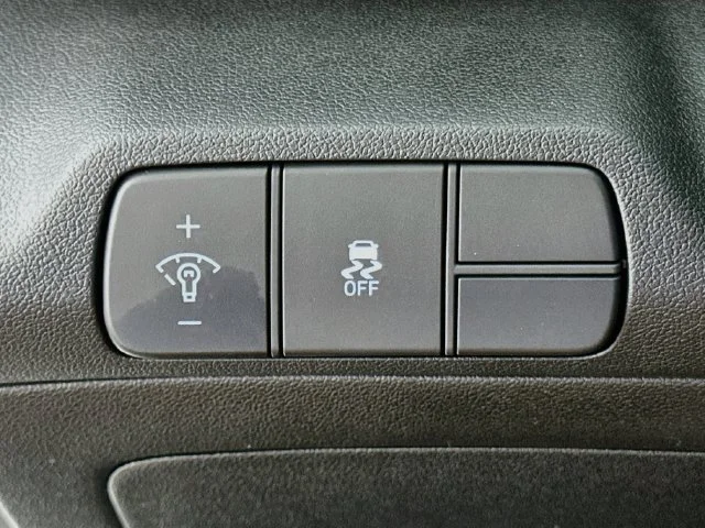 New 2026 White Hyundai SEL Sport image 19
