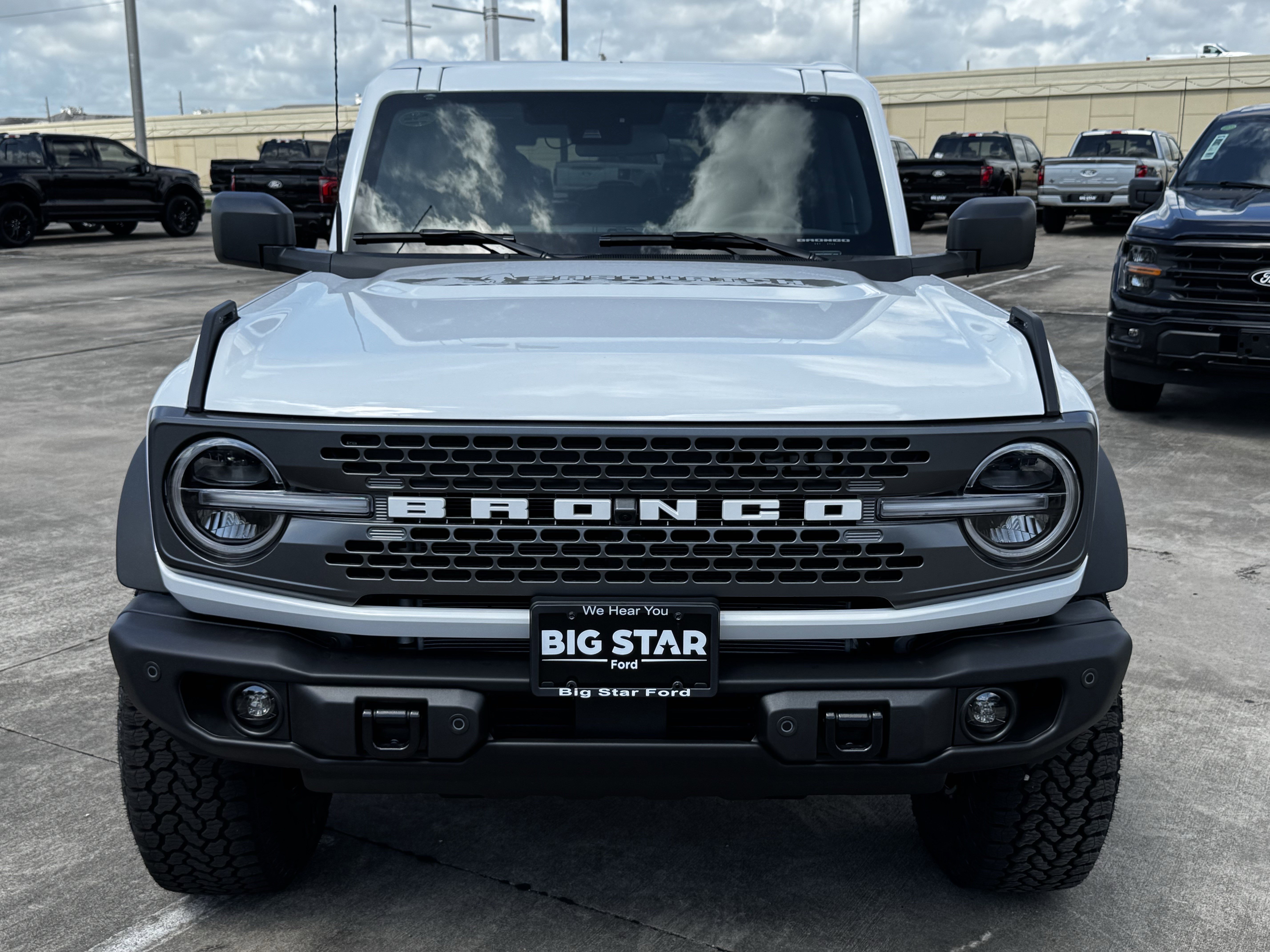New 2026 Oxford White Ford Badlands image 3