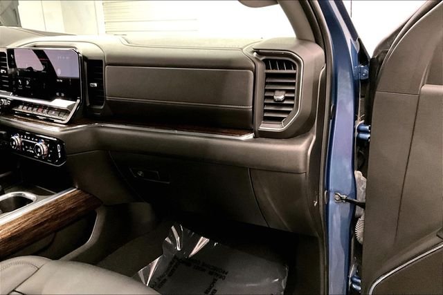 Used 2024 Downpour Metallic GMC Elevation image 19