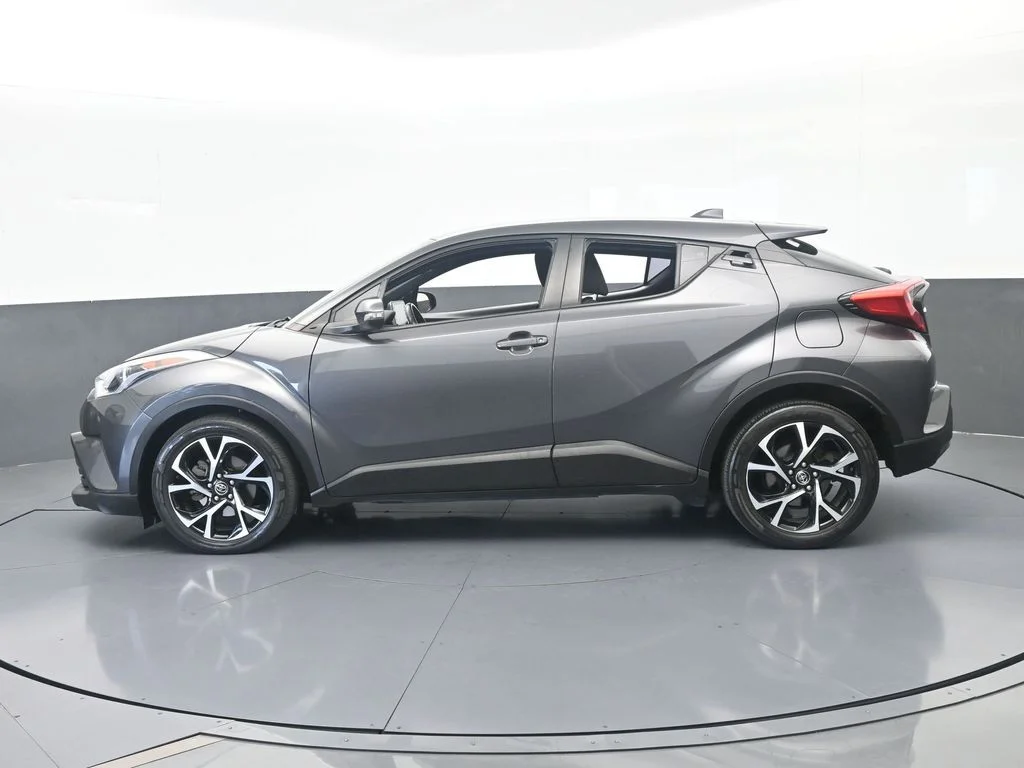 Used 2019 Magnetic Gray Metallic Toyota XLE image 3