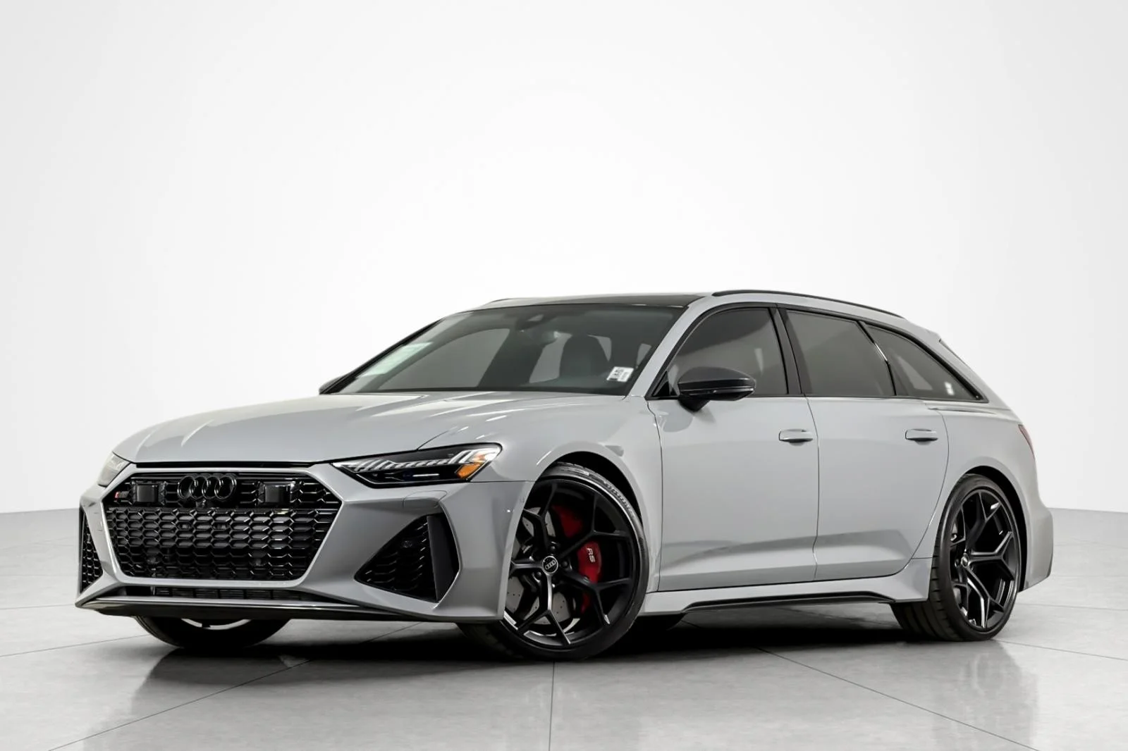 2025 Audi RS 6 Avant Performance's photo