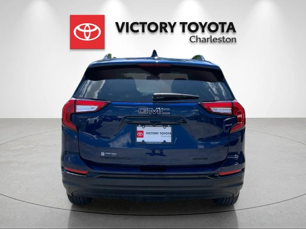 Used 2022  GMC SLT image 4