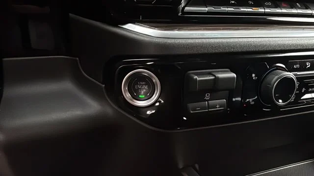 Used 2025 Summit White Chevrolet RST image 29