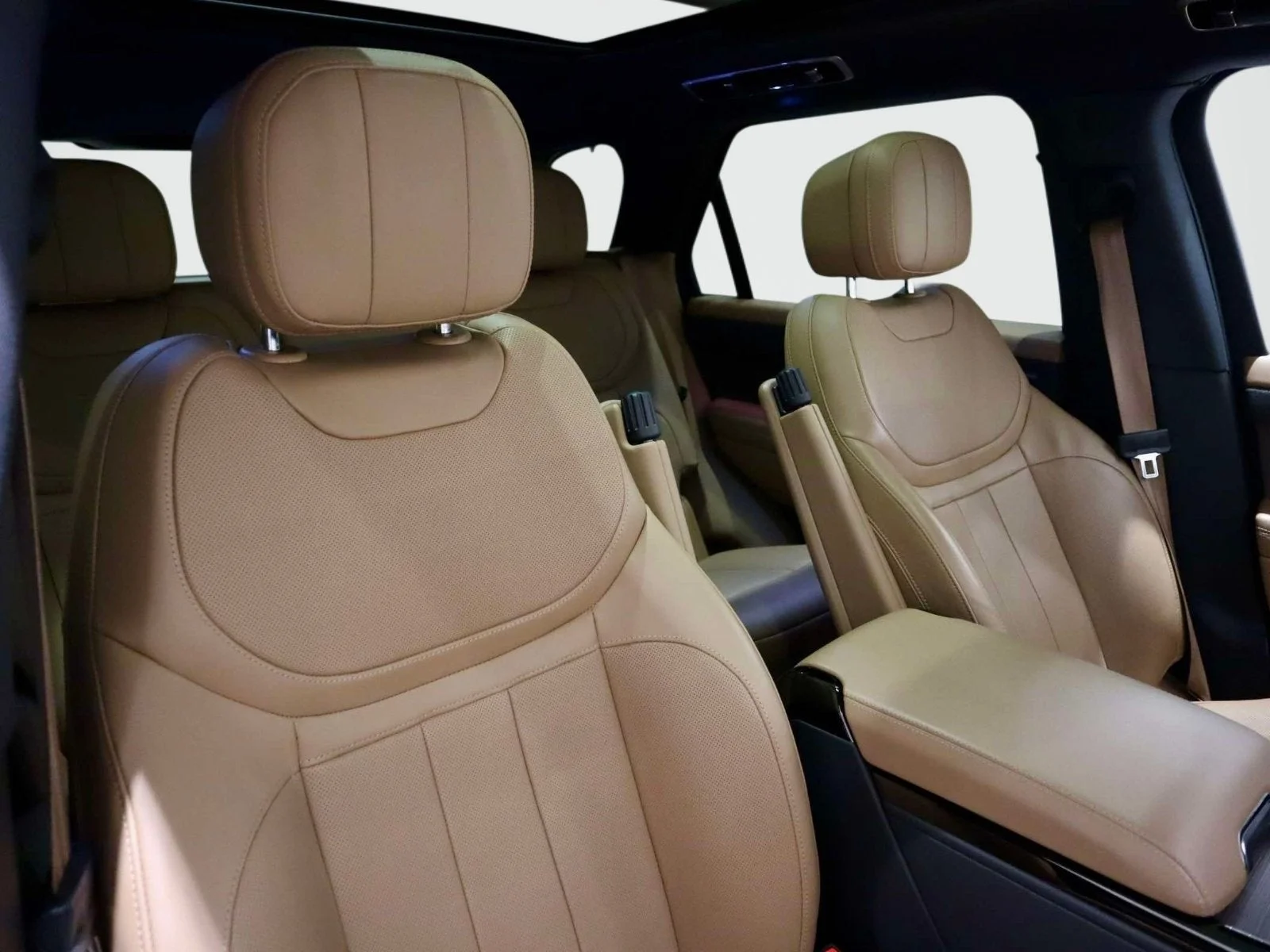 Used 2023 Fuji White Land Rover SE image 18
