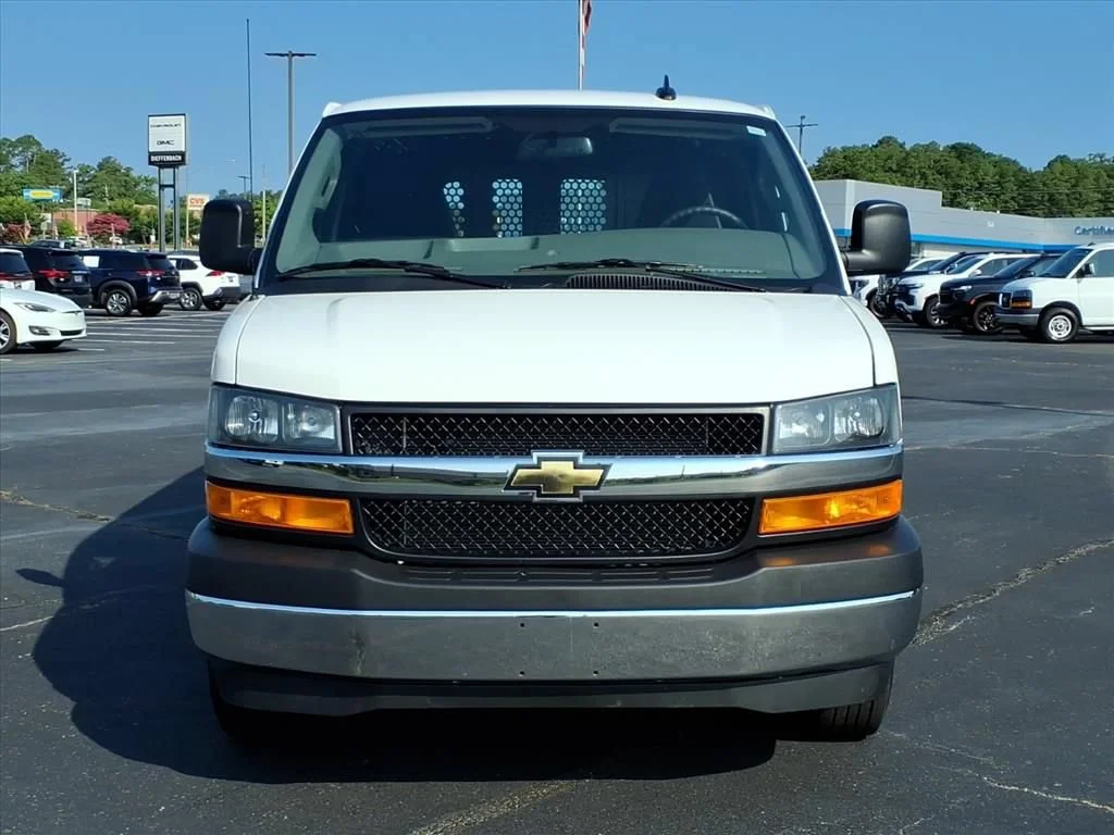Used 2025 Summit White Chevrolet WT image 2