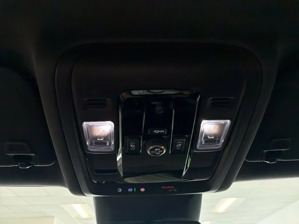 New 2027 Summit White Chevrolet LT image 17