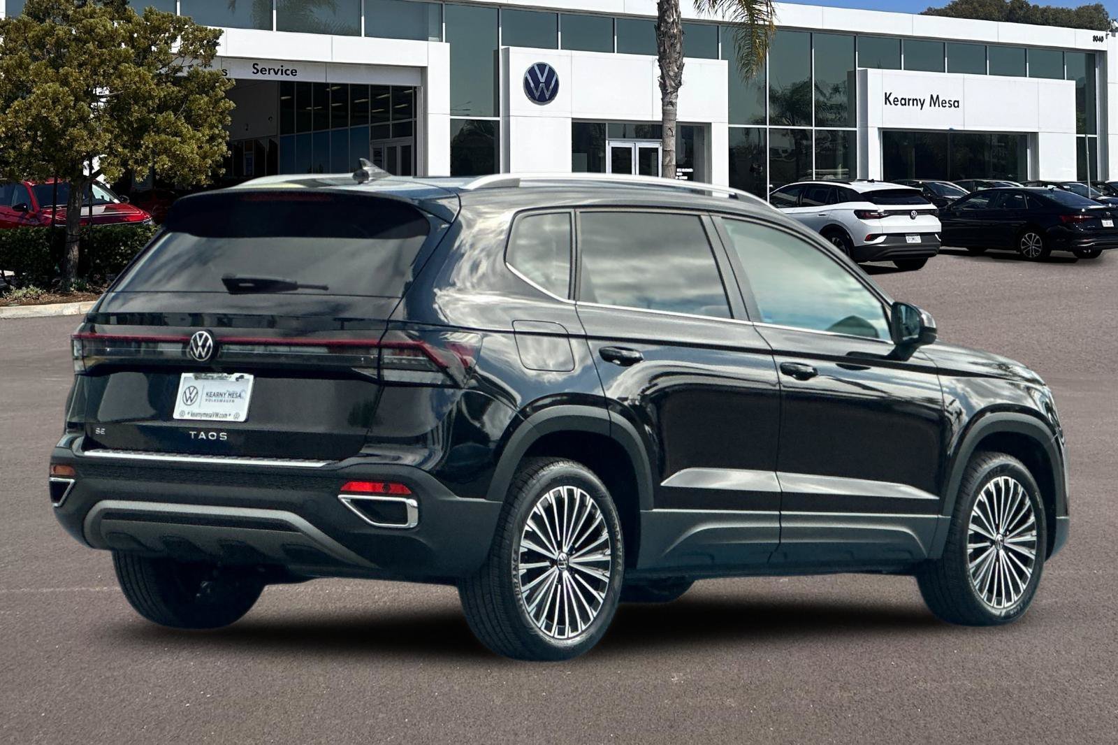 Certified Used 2025 Deep Black Pearl Volkswagen 1.5T SE image 4