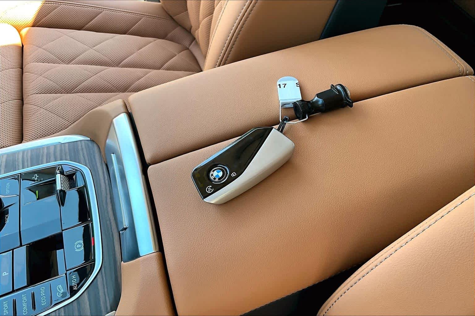 2025 BMW X7 40i - Photo 14
