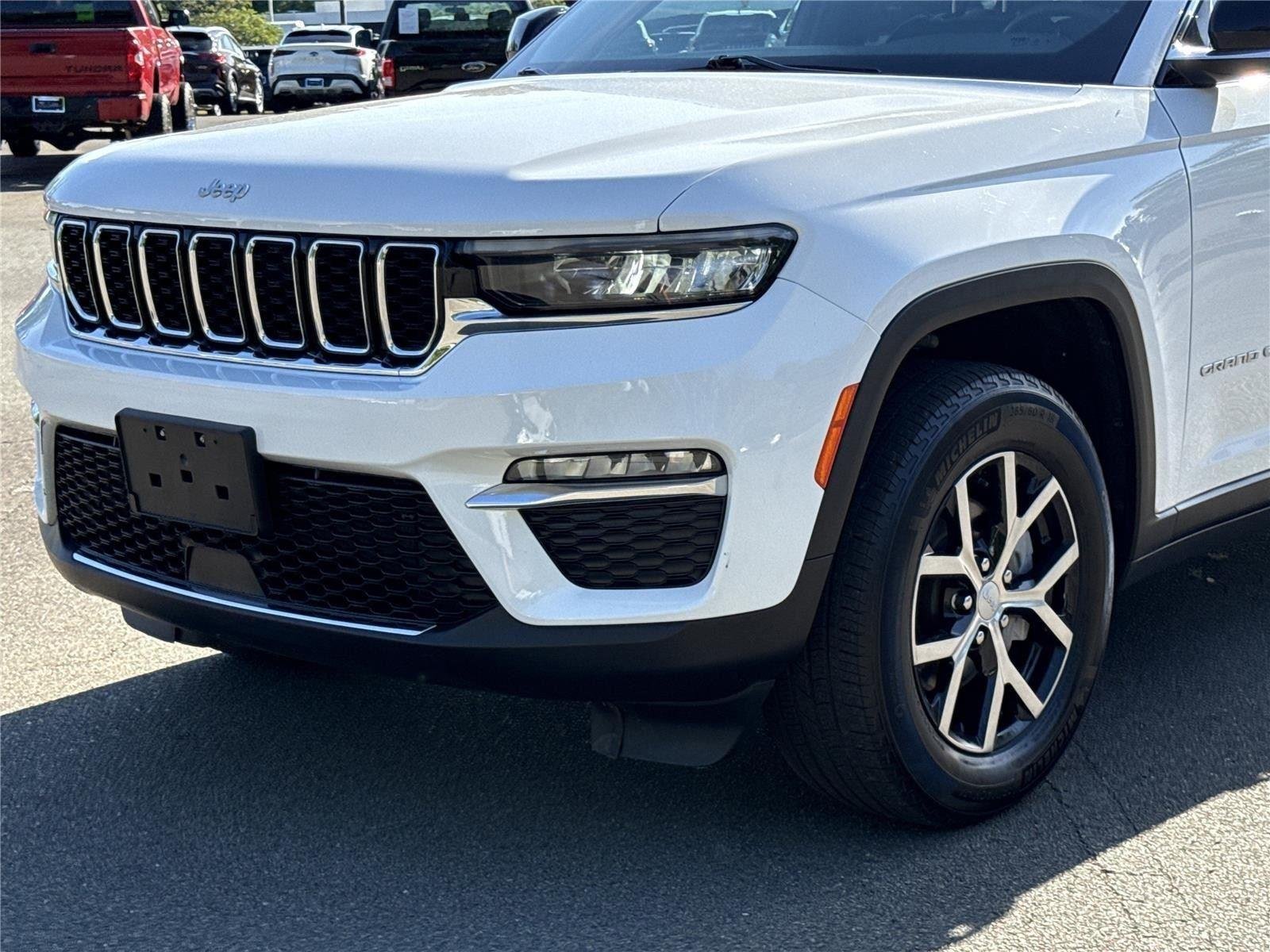 Used 2024 Bright White Clearcoat Jeep Limited image 29
