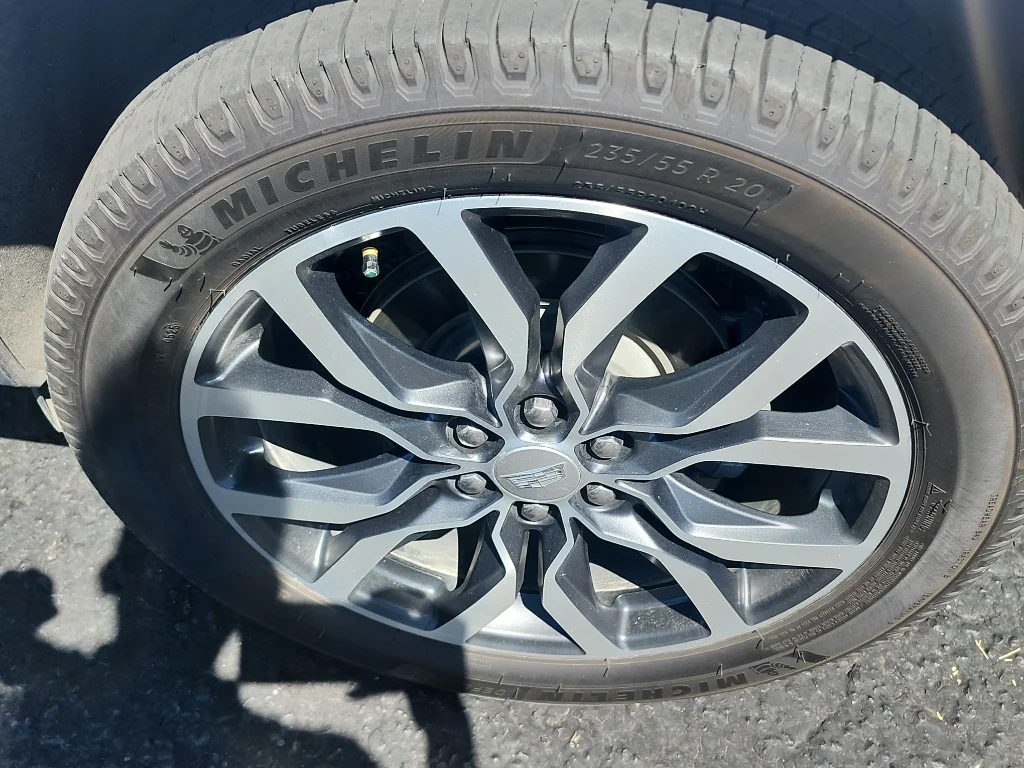 Used 2019 Crystal White Tricoat Cadillac Premium Luxury AWD image 11