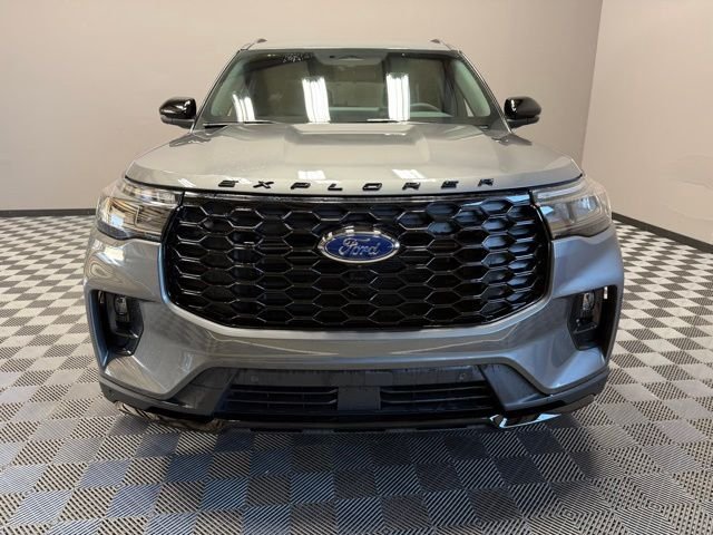 New 2026 Carbonized Gray Metallic Ford ST-Line image 4