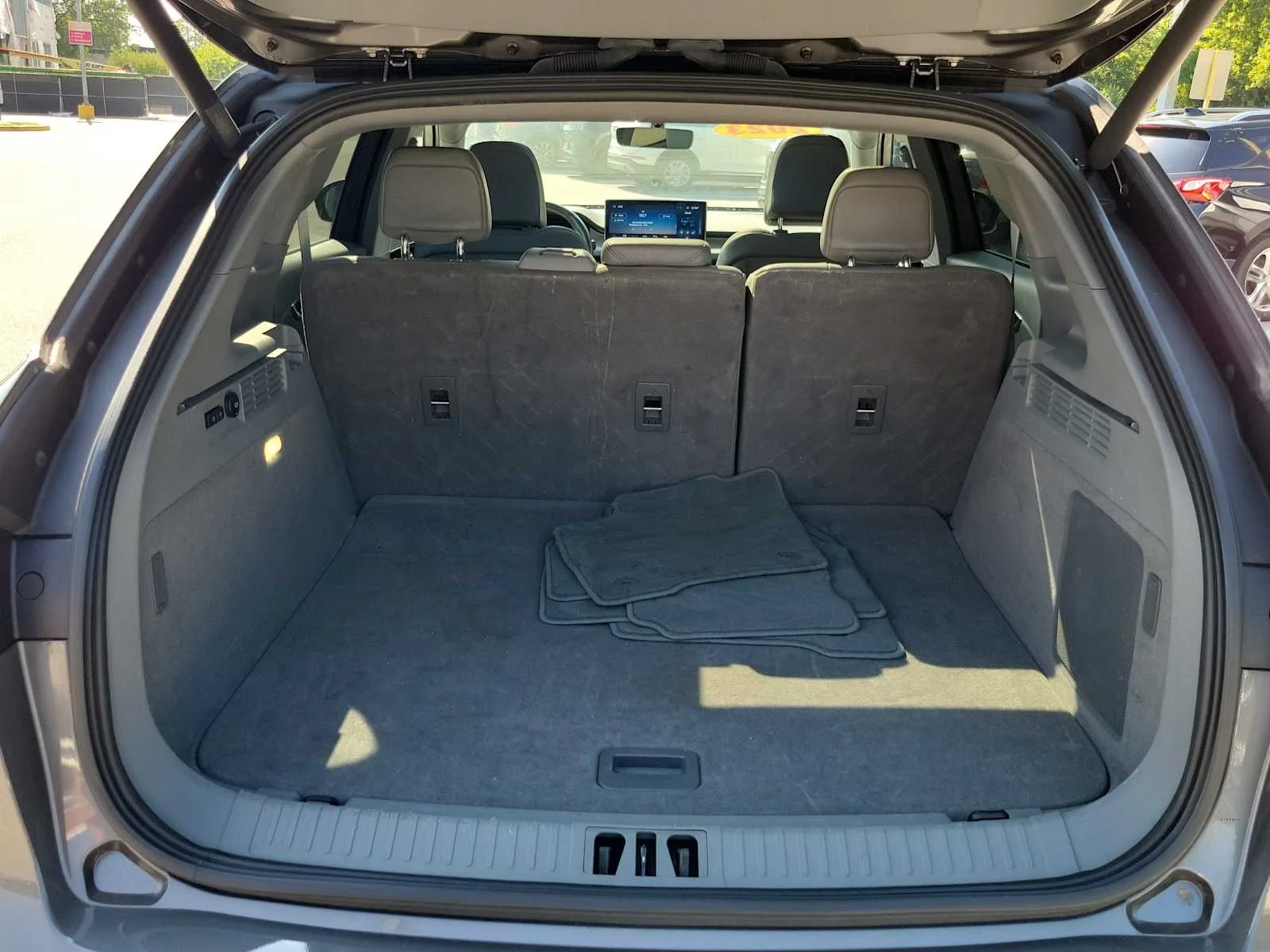 Used 2023 Gray Lincoln Reserve image 7