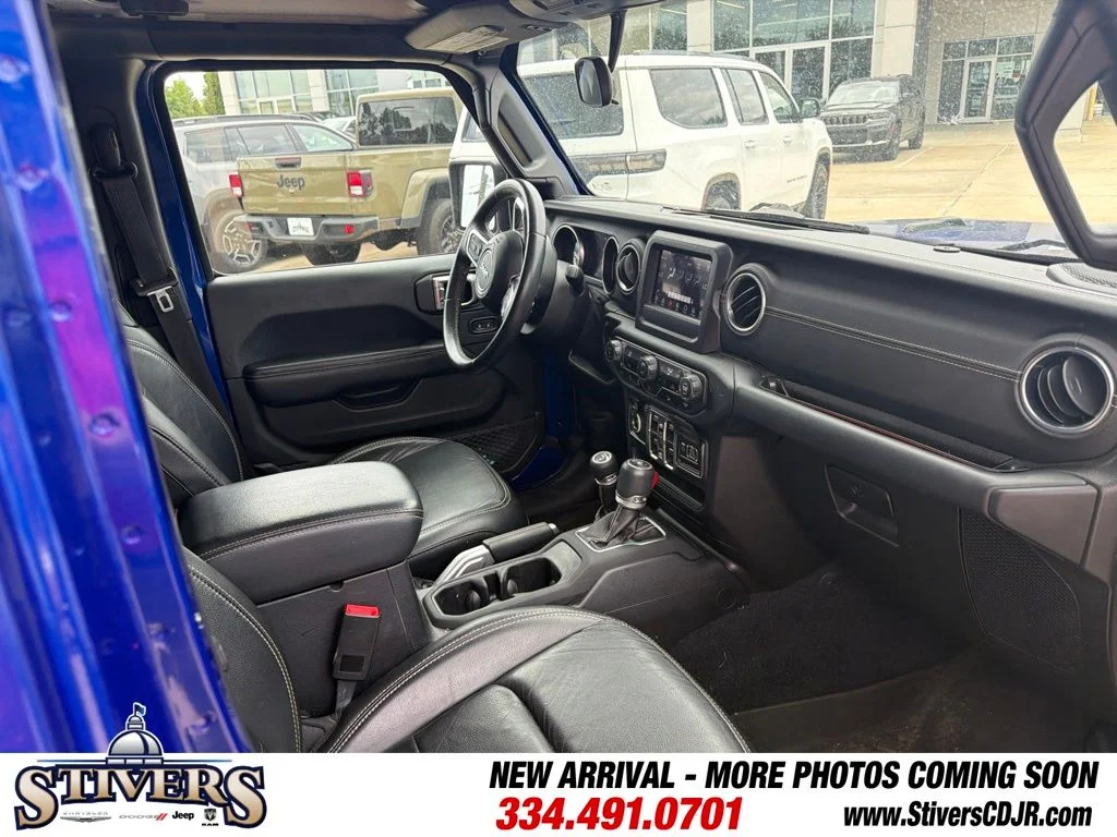 Used 2018 Blue Jeep Unlimited Sahara image 12