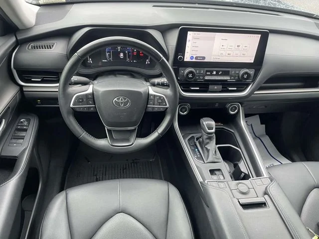 Used 2024 White Toyota XLE image 9