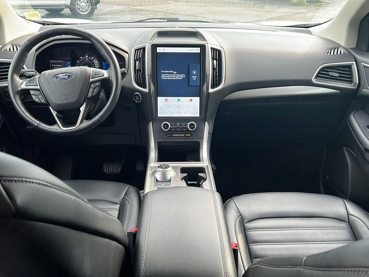 Used 2023 Oxford White Ford SEL image 32