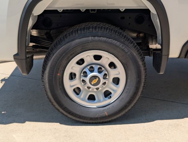 New 2026 Summit White Chevrolet WT image 3