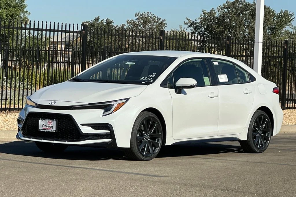 New 2026 Wind Chill Pearl Toyota Hybrid SE image 8