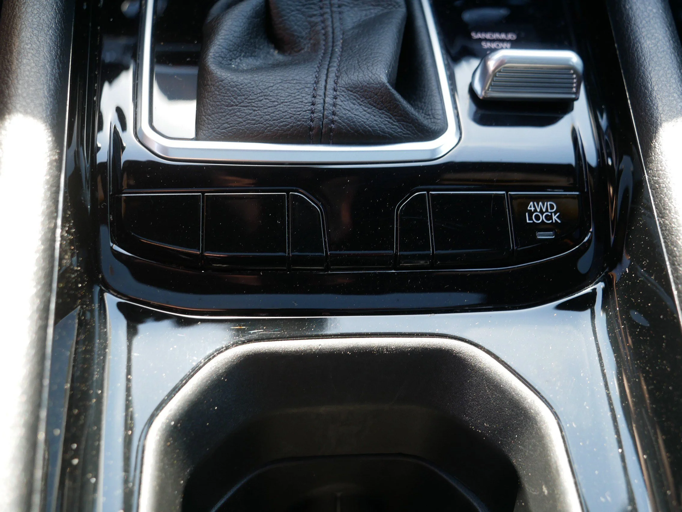 Used 2025 Diamond Black Crystal Pearlcoat Jeep Limited image 35
