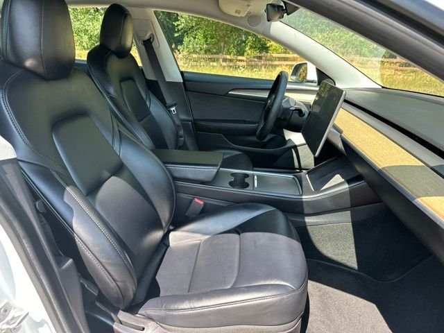 Used 2021  Tesla Standard Range Plus image 21