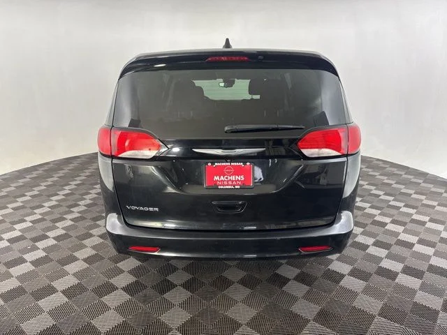 Used 2023 Black Chrysler LX image 6