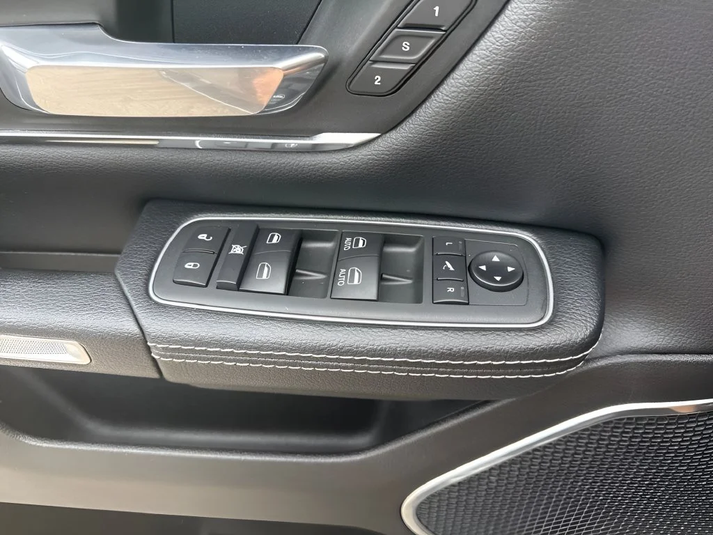 Used 2021 Silver Ram Laramie image 30