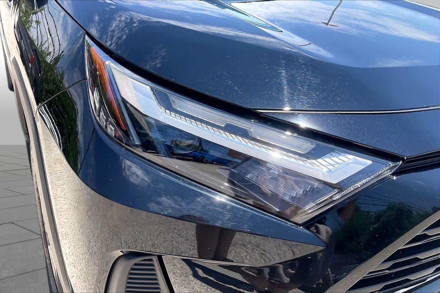Used 2025 Midnight Black Metallic Toyota XLE image 28