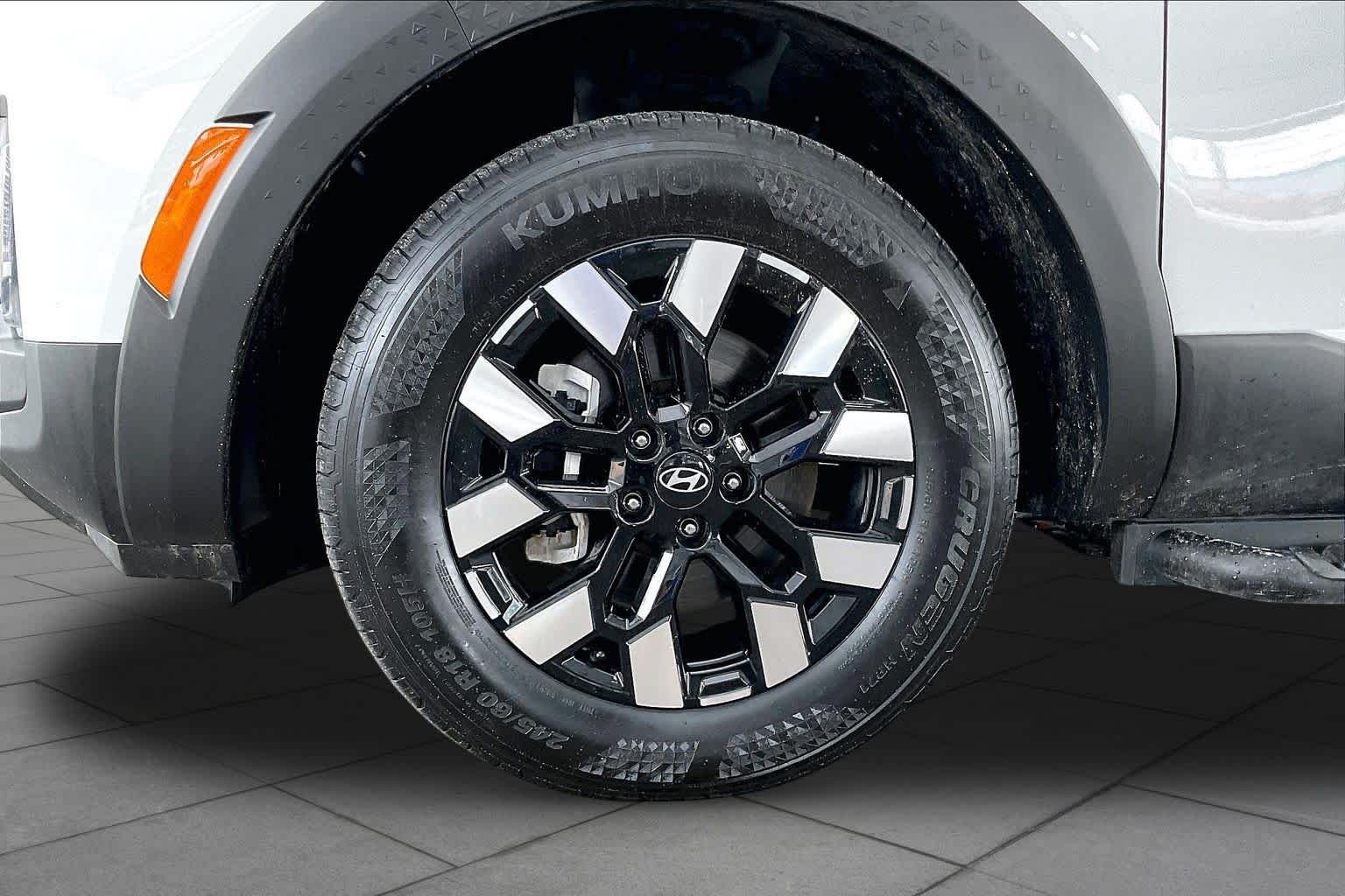 2025 Hyundai Santa Cruz SE - Photo 11
