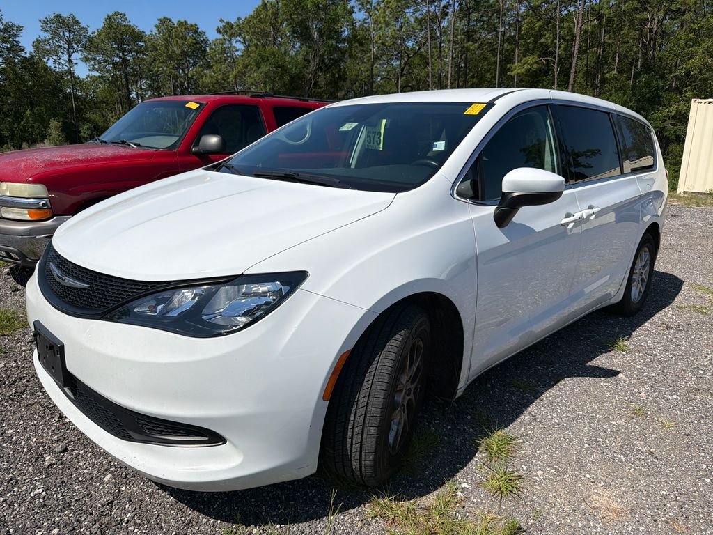 2023 Chrysler Voyager LX's photo