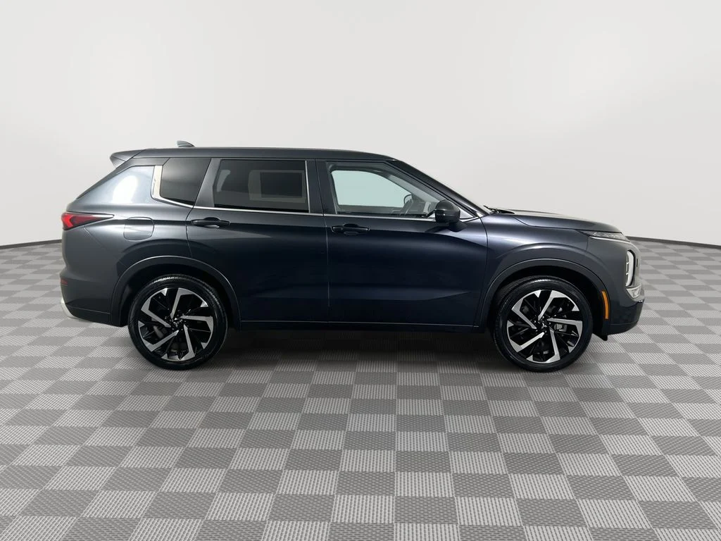 Used 2024 Gray Mitsubishi SE image 9