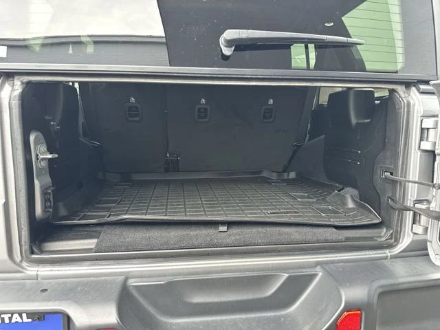 Used 2020 Silver Jeep Unlimited Sport S image 23