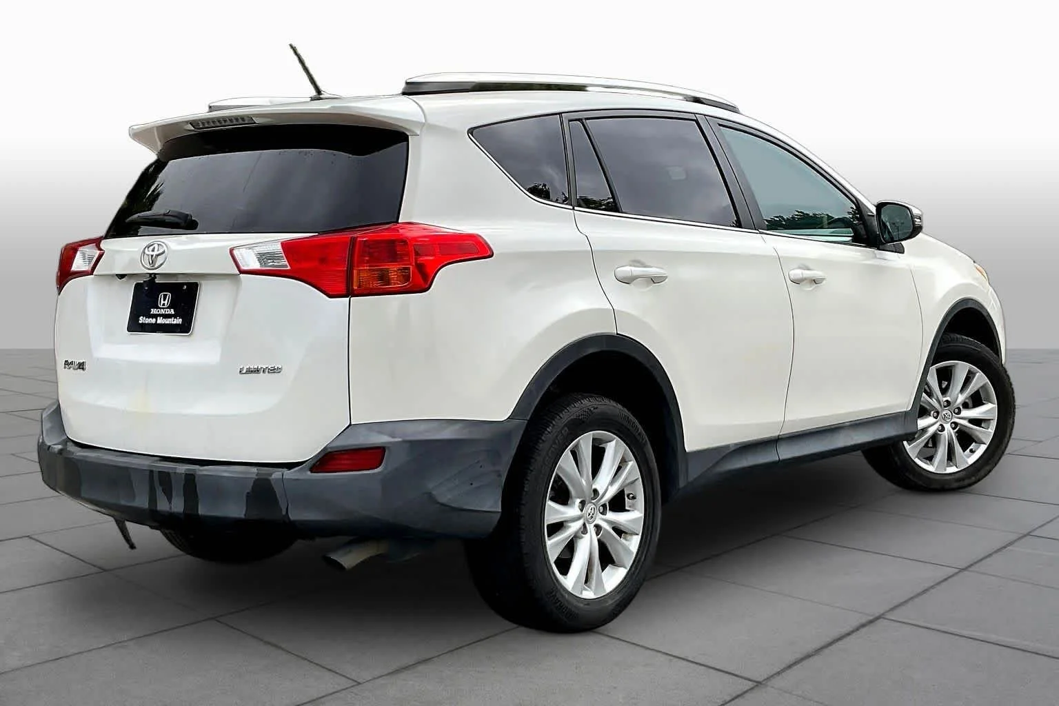 Used 2014 Blizzard Pearl Toyota Limited image 12
