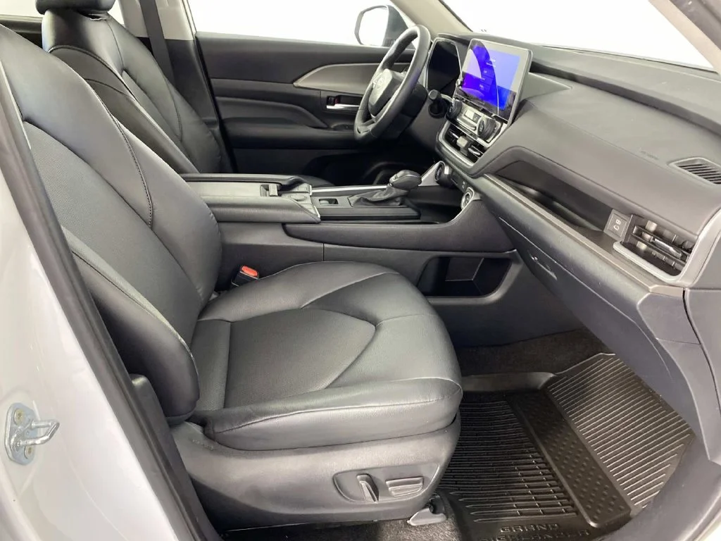 Used 2024 Pearl Toyota XLE image 10