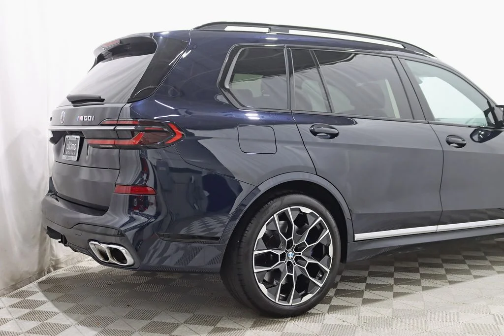 2023 BMW X7 M60i