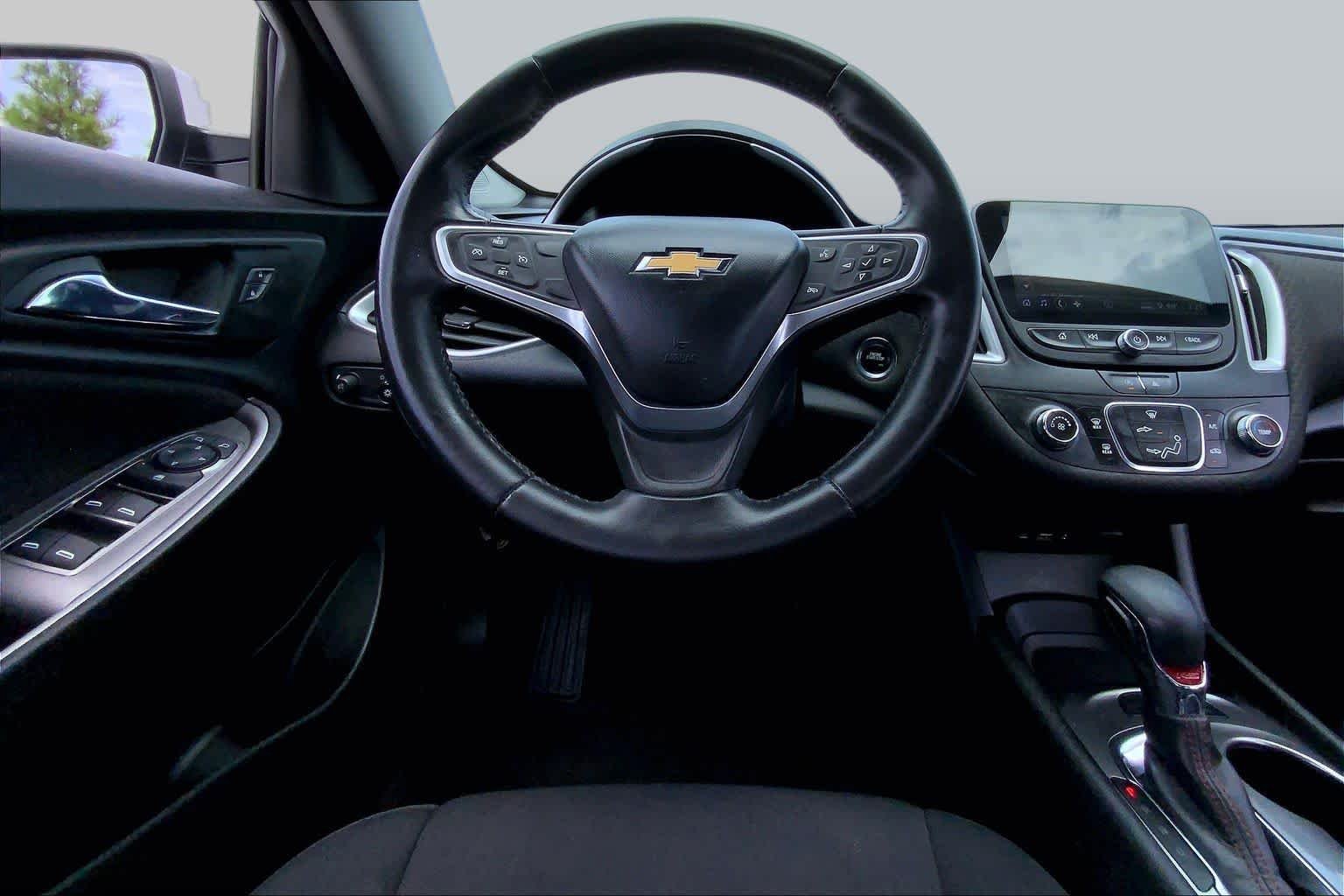 Used 2022 Summit White Chevrolet RS image 6