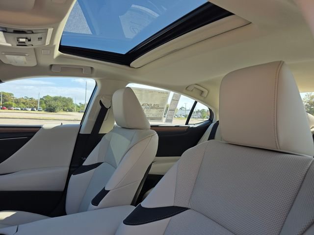 2025 Lexus ES 350 - Photo 21