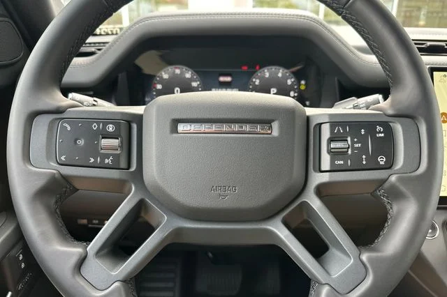 New 2026 Woolstone Green Land Rover X-Dynamic SE image 22