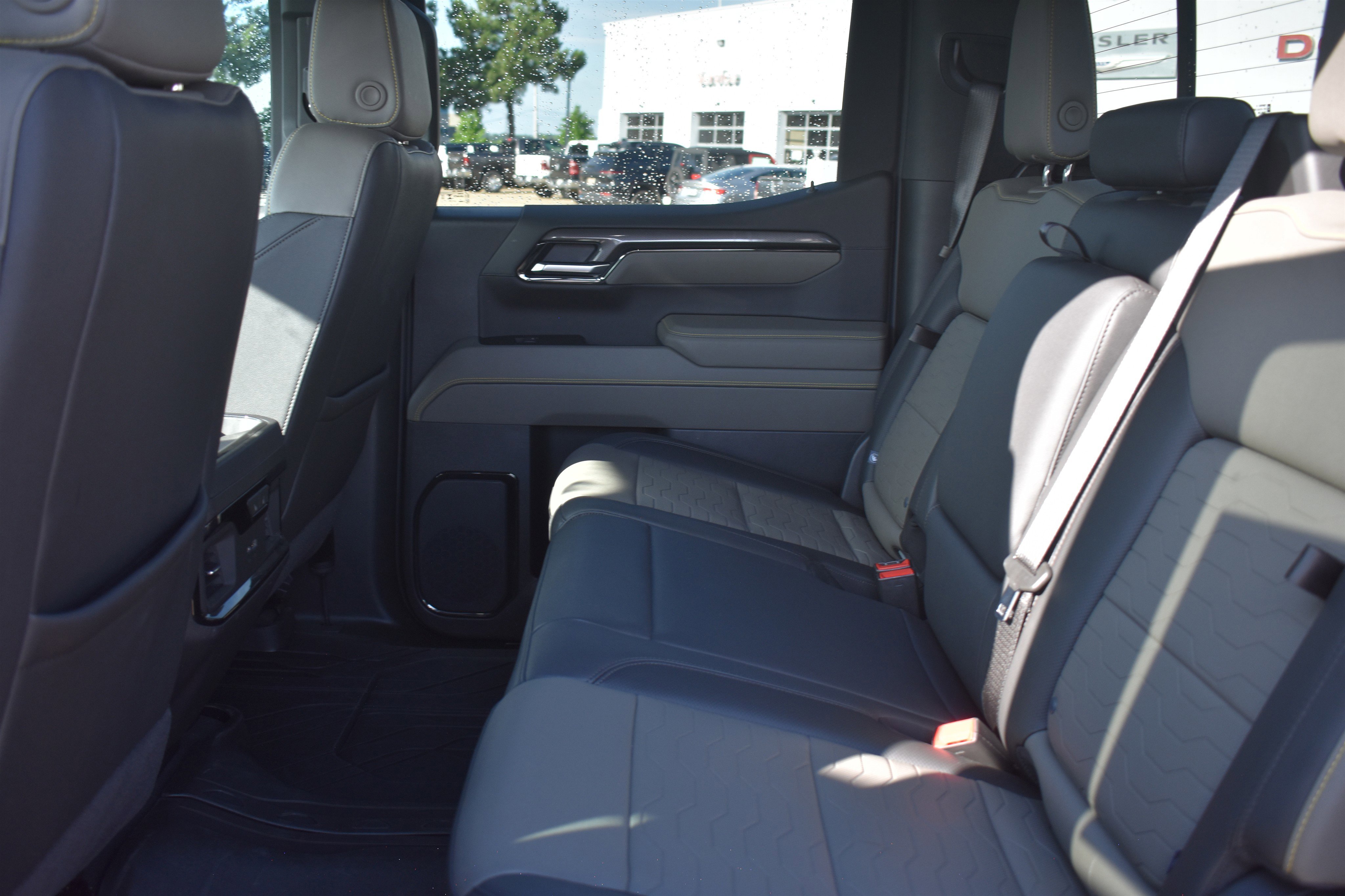Used 2025 Slate Gray Metallic Chevrolet ZR2 image 18