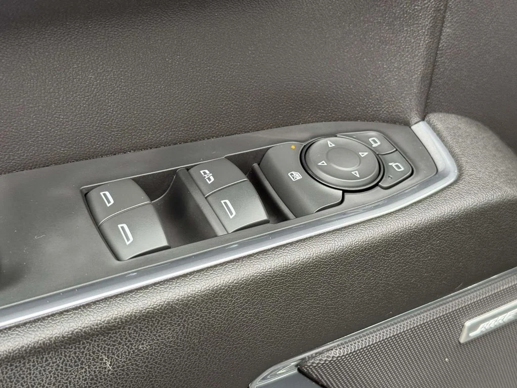 Used 2024 Silver GMC Elevation image 27
