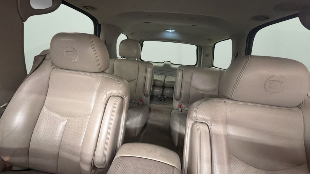 Used 2004 White Cadillac Base image 18