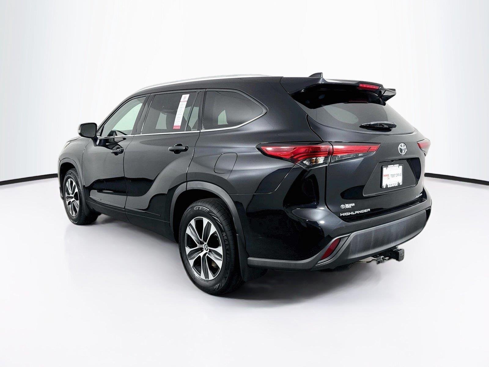 Used 2022 Midnight Black Metallic Toyota XLE image 12