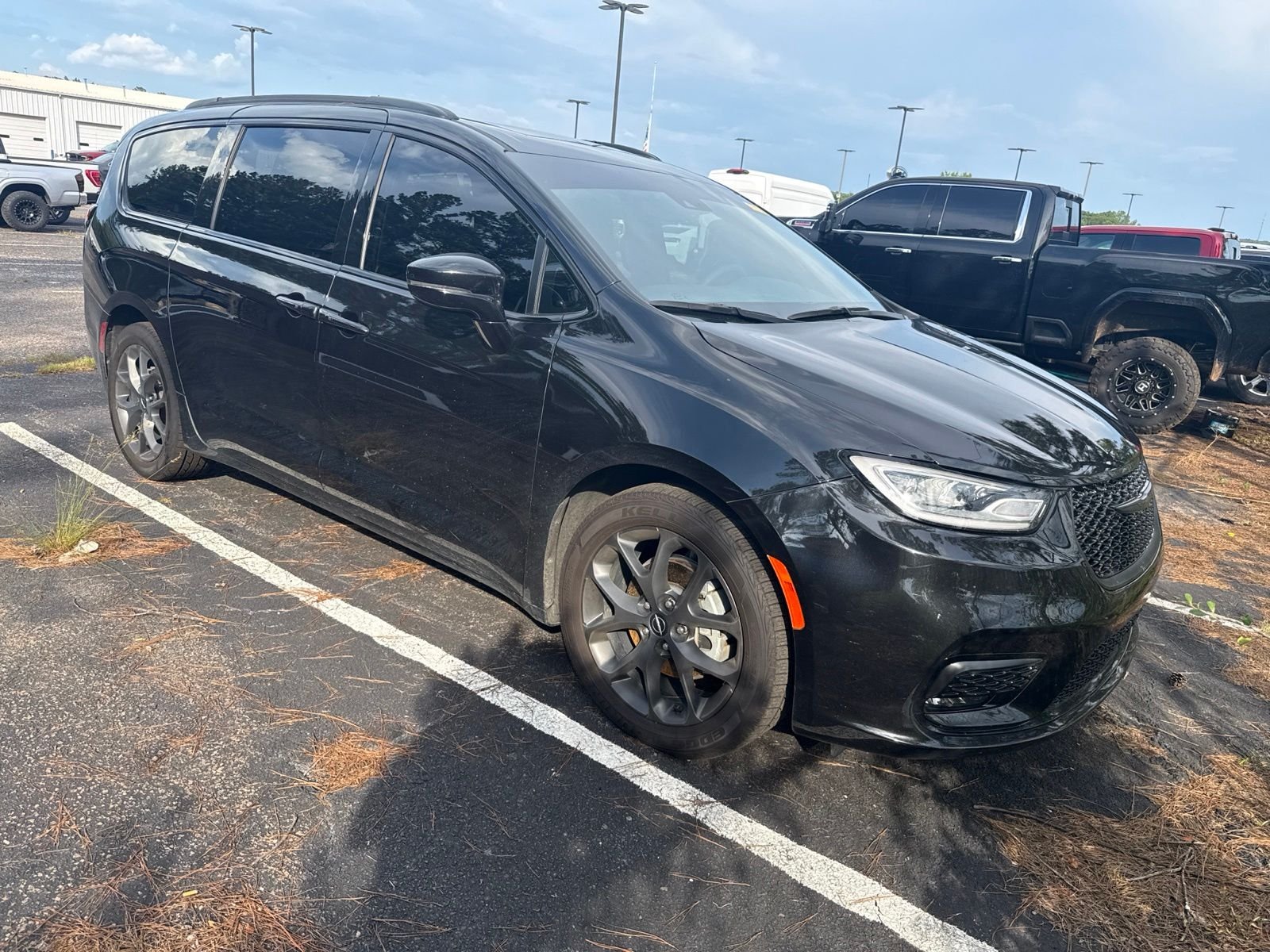 Used 2022 Black Chrysler Touring L image 1