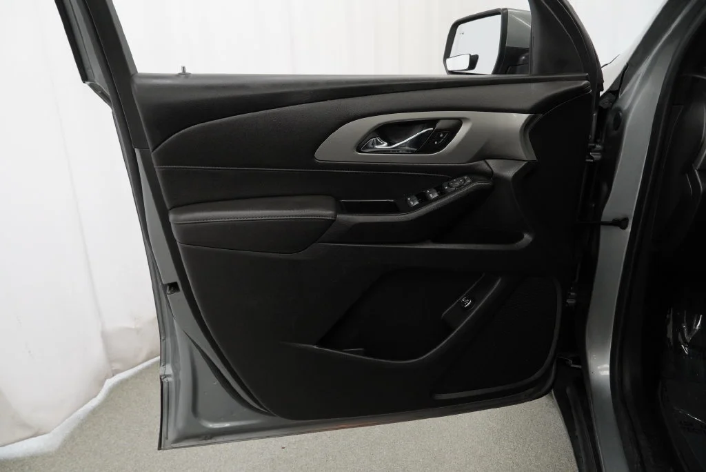 Used 2023 STERLING GRAY METALLIC Chevrolet LT Cloth image 38