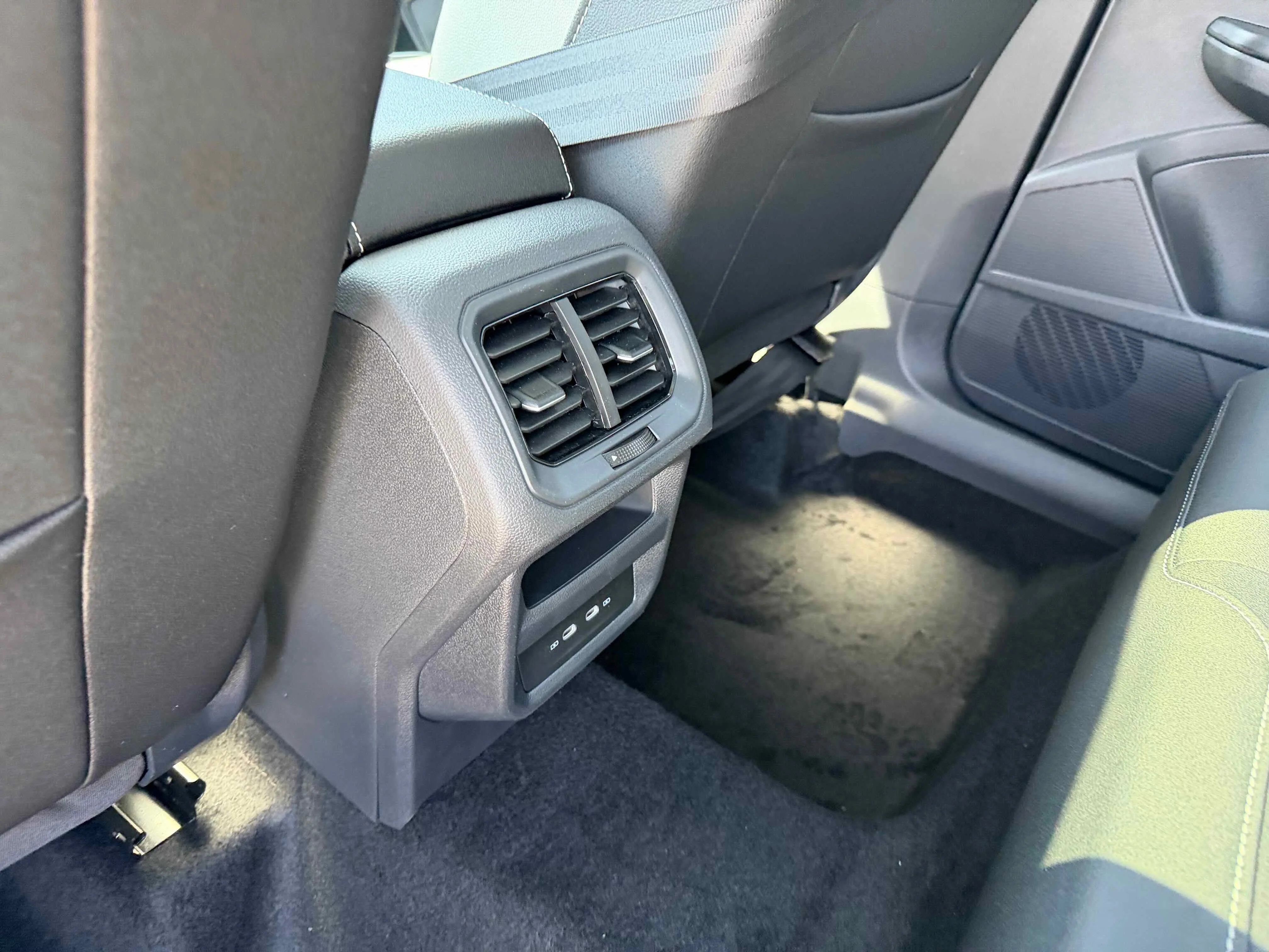 New 2026 Deep Black Volkswagen SE image 30