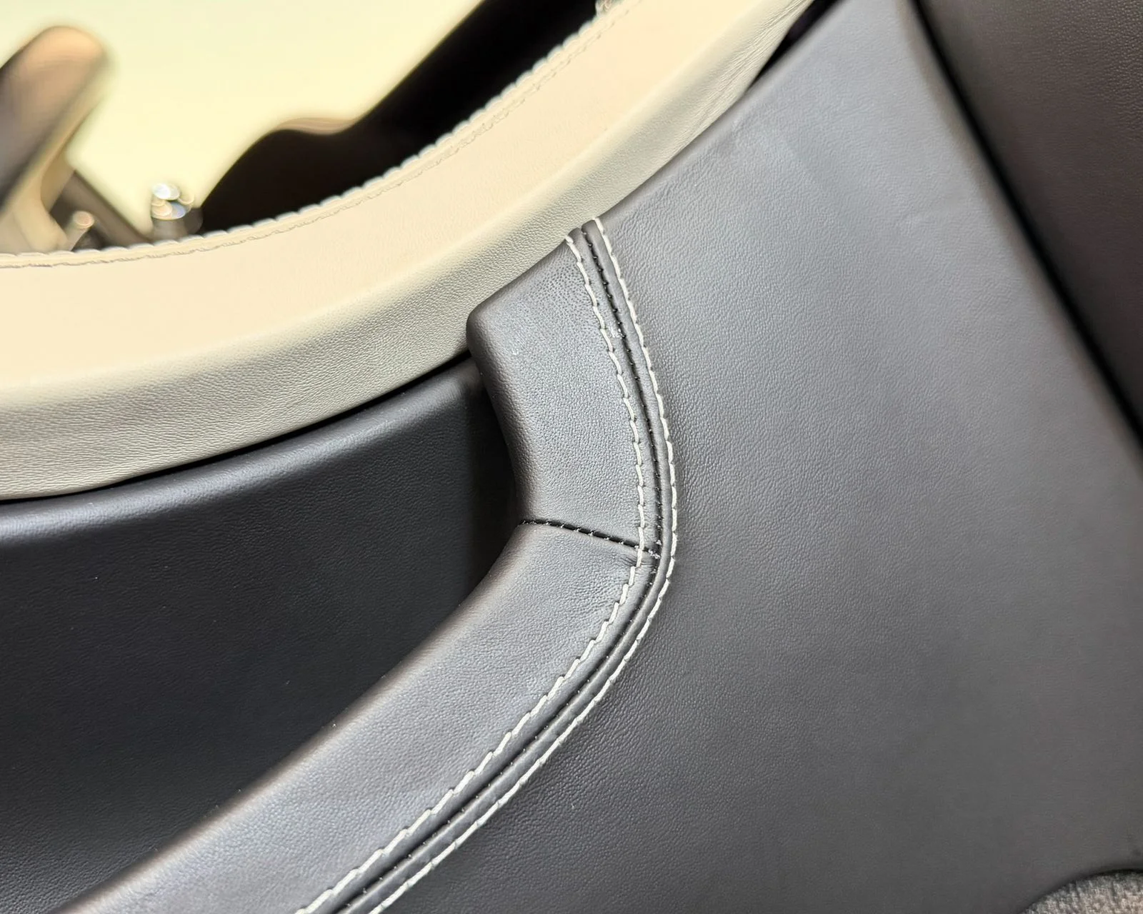 Used 2023 White Bentley V8 S image 36