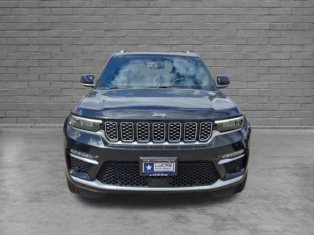 Used 2023 Diamond Black Crystal Pearlcoat Jeep Summit Reserve image 4